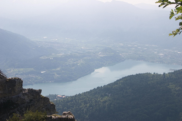 La Marzola – Aussichtsplattform über dem Caldonazzosee