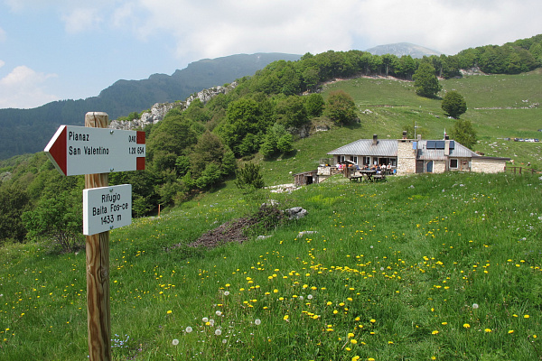 Gehen Sie zum Rifugio Fos-Ce